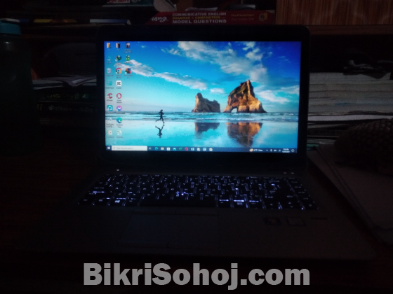 Hp Laptop cori5 7Generation 8 GB Ram 256 SSD Touch screen